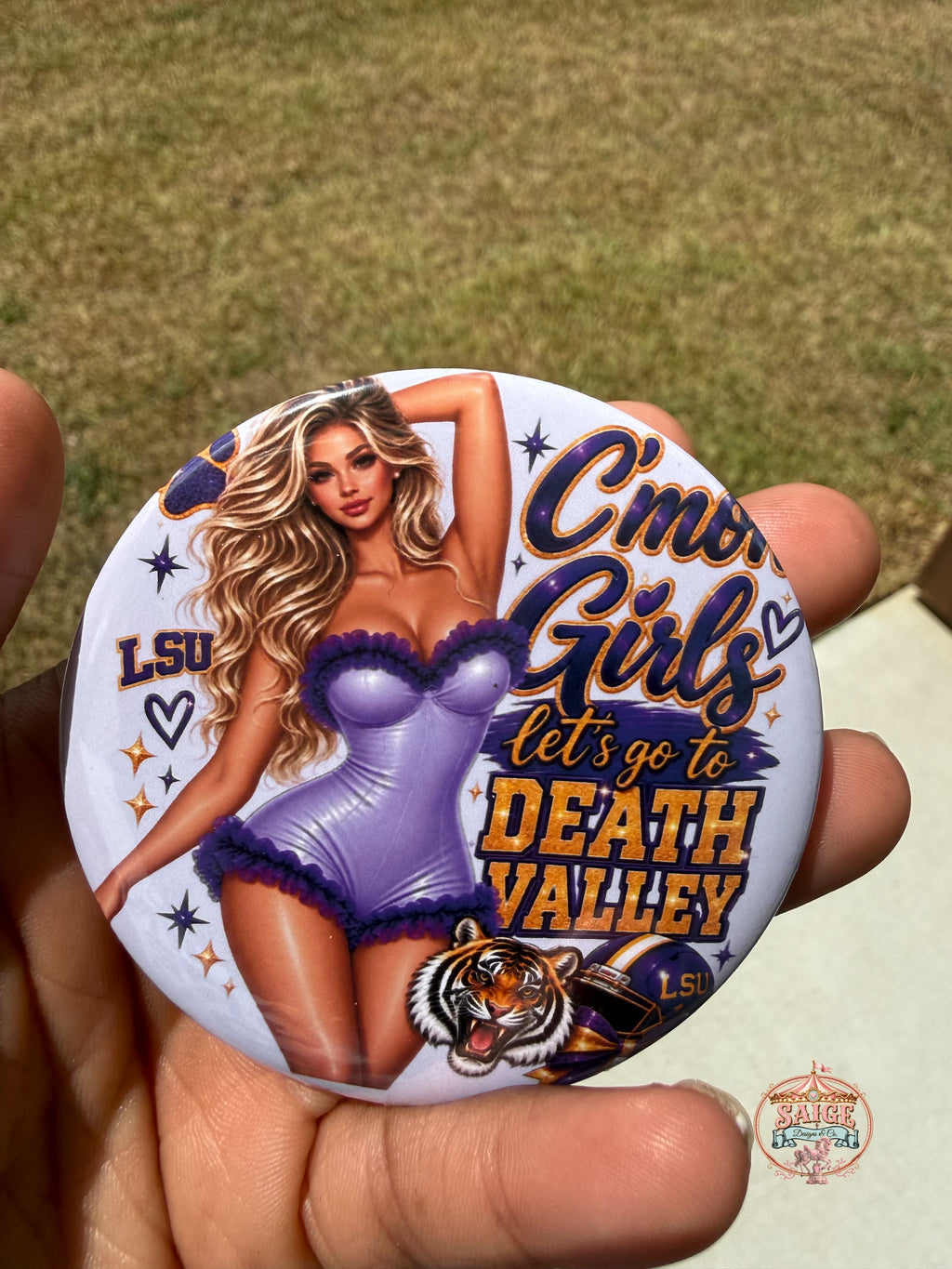 C’mon Girls LSU Button pin
