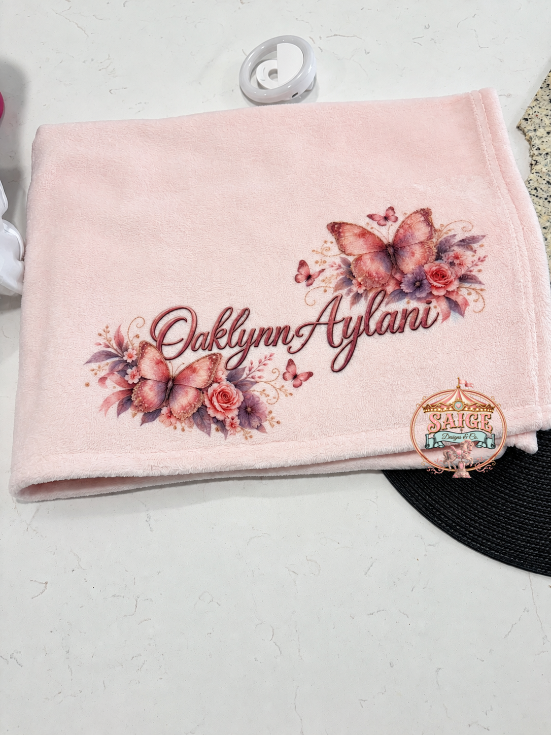 Corner-placed designed blanket